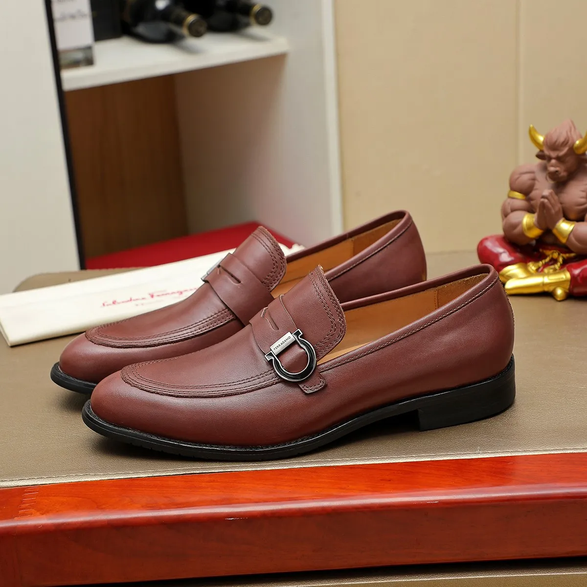 Men's shoes 💰460 Ferragamo [Ferragamo] top imported suit men's shoes 💯Original copy of the official website, product materials: selected imported embossed calfskin + luxury hardware buckle accessories ~ imported water-dyed cow 🐂 leather lining. Strong three-dimensional visual effect, original combination outsole, multiple colors available😘 Size: 39-44 (38.45.46. Customized)